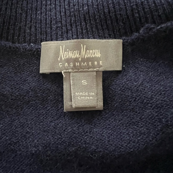 Neiman Marcus Navy Blue Cashmere Knit turtleneck sweater - Picture 2 of 2